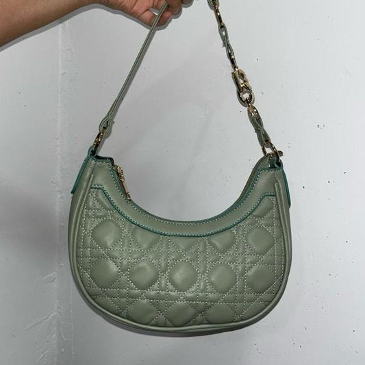 Quilted PU Leather Shoulder Bag – Gold Chain Handle & Topstitching (25×20×7 cm)